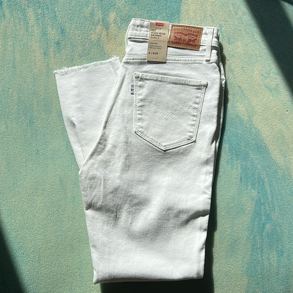 NWT Levi’s 721 White Jeans